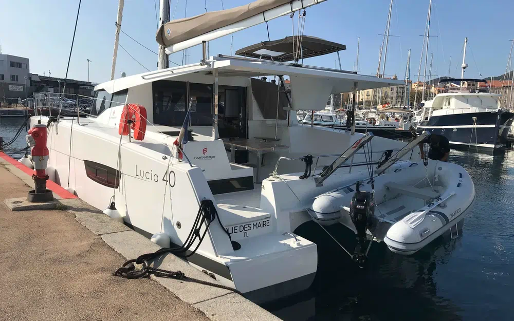 slider 0 Fountaine Pajot Lucia 40
