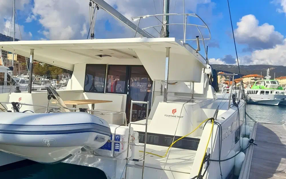slider 2 Fountaine Pajot Lucia 40