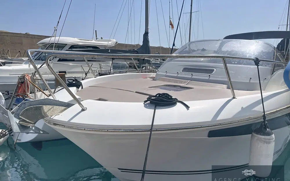 slider 4 Jeanneau Cap Camarat 8.5 WA