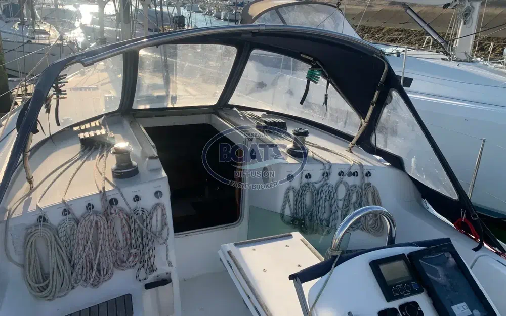 slider 10 Jeanneau Sun Odyssey 37