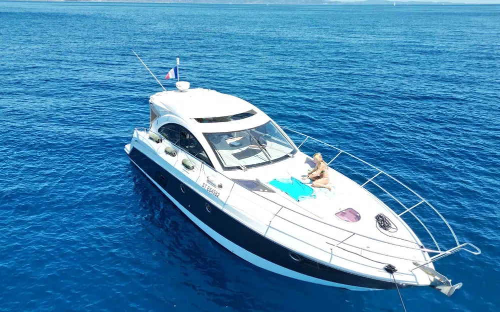 slider 9 Beneteau Flyer Gran Turismo 44