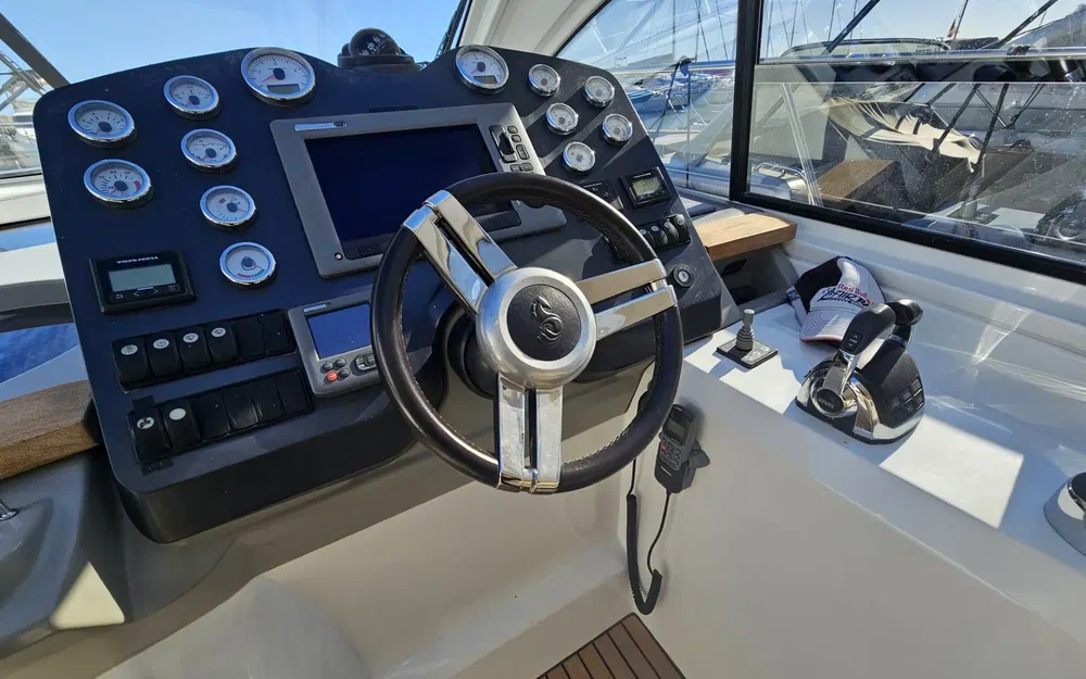 slider 10 Beneteau Flyer Gran Turismo 44