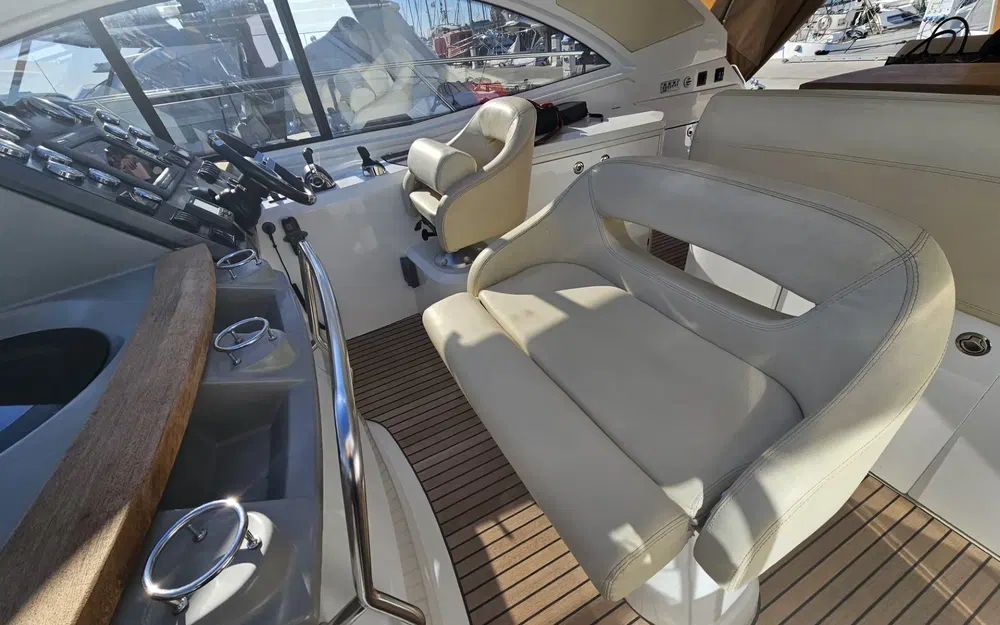 slider 12 Beneteau Flyer Gran Turismo 44