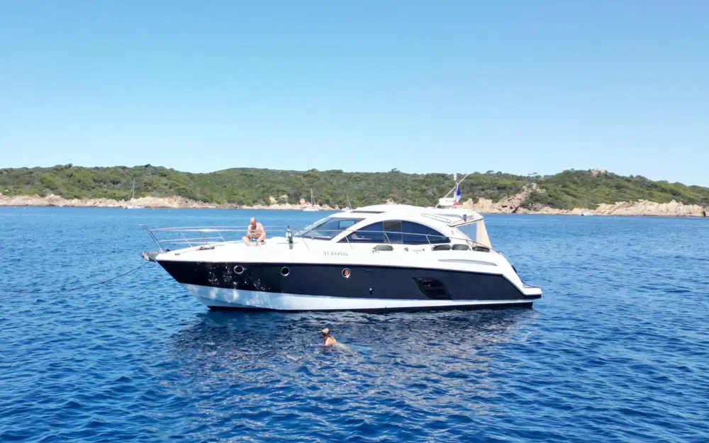 slider 1 Beneteau Flyer Gran Turismo 44