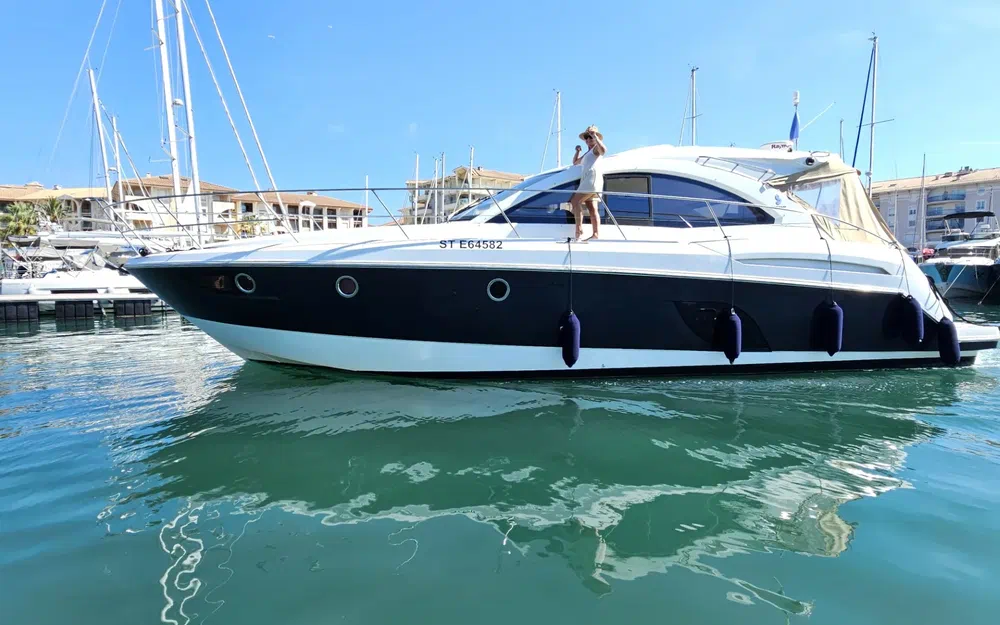 slider 4 Beneteau Flyer Gran Turismo 44