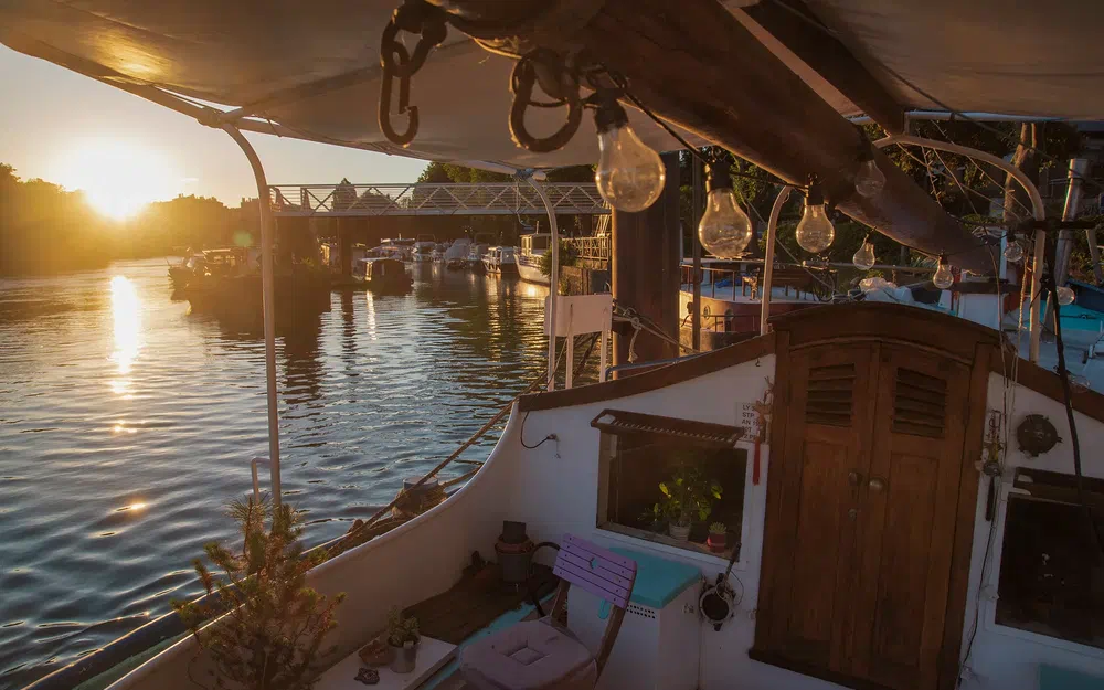 slider 8 Bateau Logement waalshokker 14,84m à vivre et naviguer