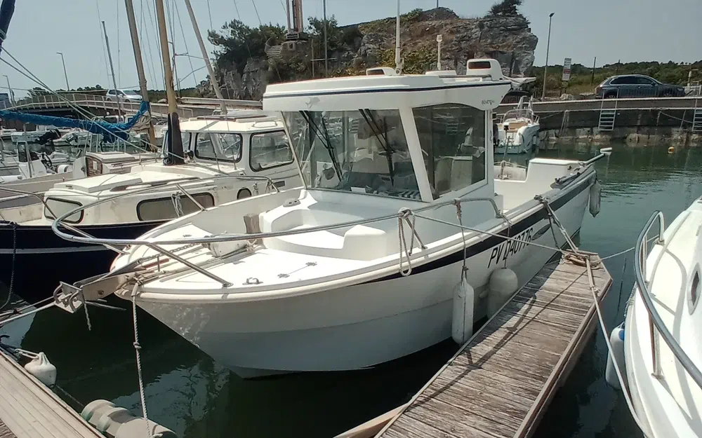 slider 0 Beneteau Antares 700 Fishing