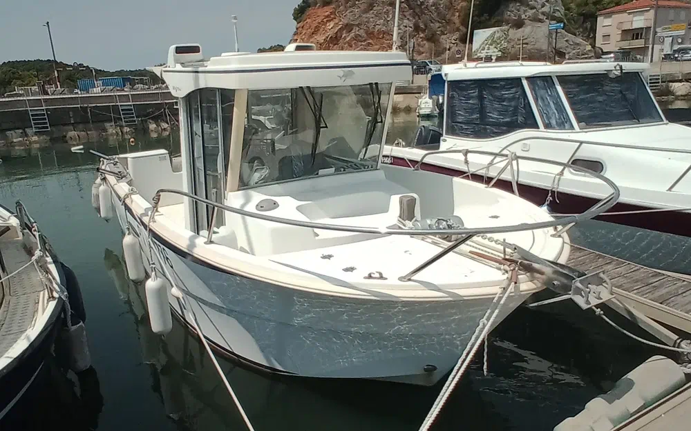slider 1 Beneteau Antares 700 Fishing