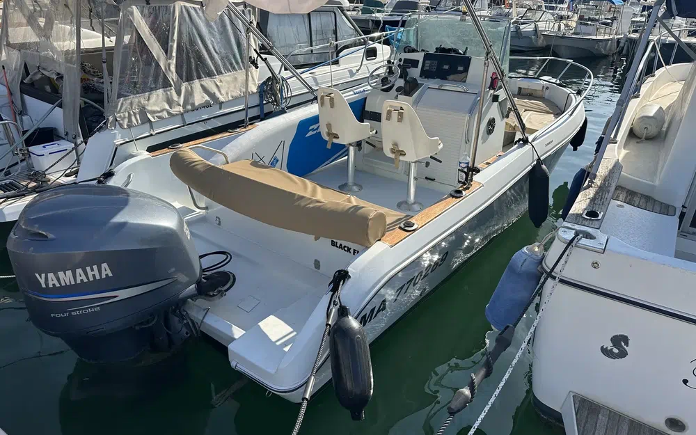 slider 0 Jeanneau Cap Camarat 675