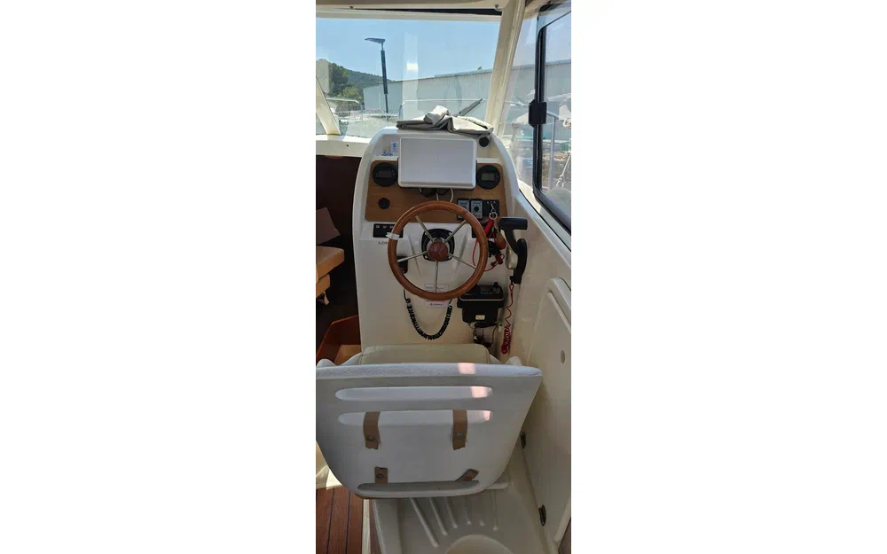 slider 18 Jeanneau Merry Fisher 725