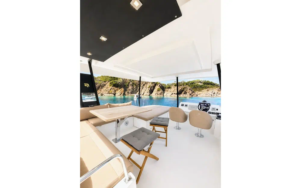 slider 11 Fountaine Pajot My 37 Maestro