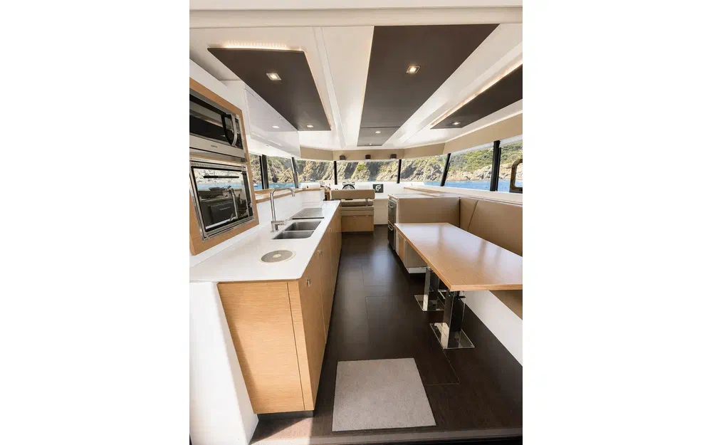 slider 12 Fountaine Pajot My 37 Maestro