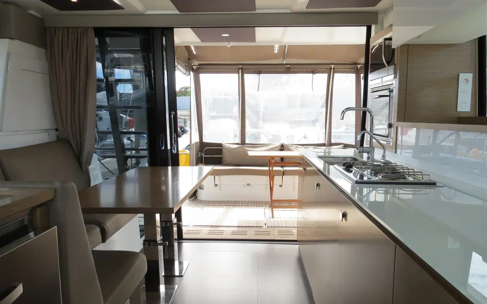 slider 13 Fountaine Pajot My 37 Maestro