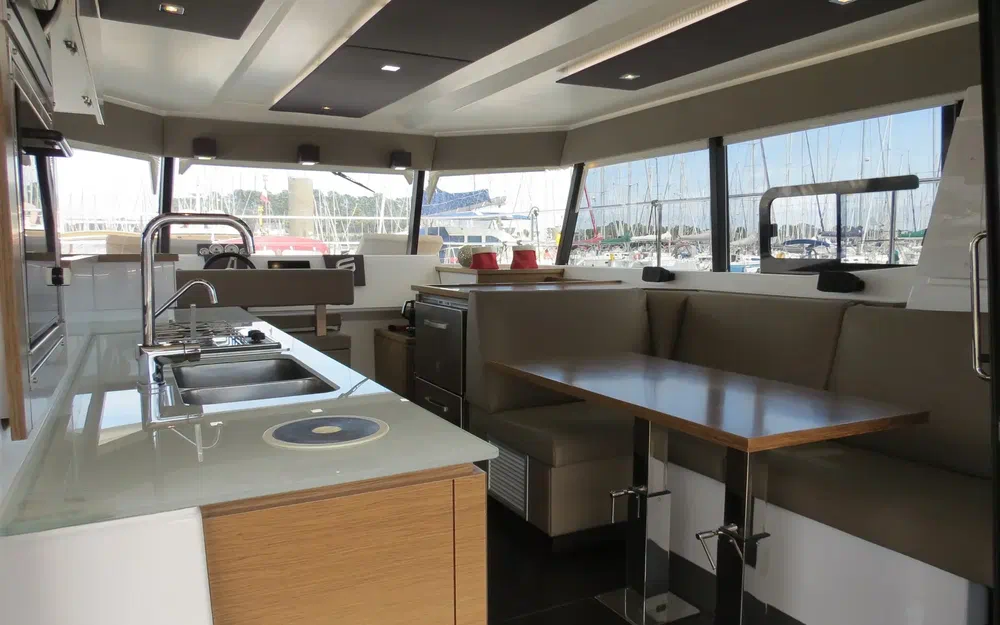 slider 14 Fountaine Pajot My 37 Maestro