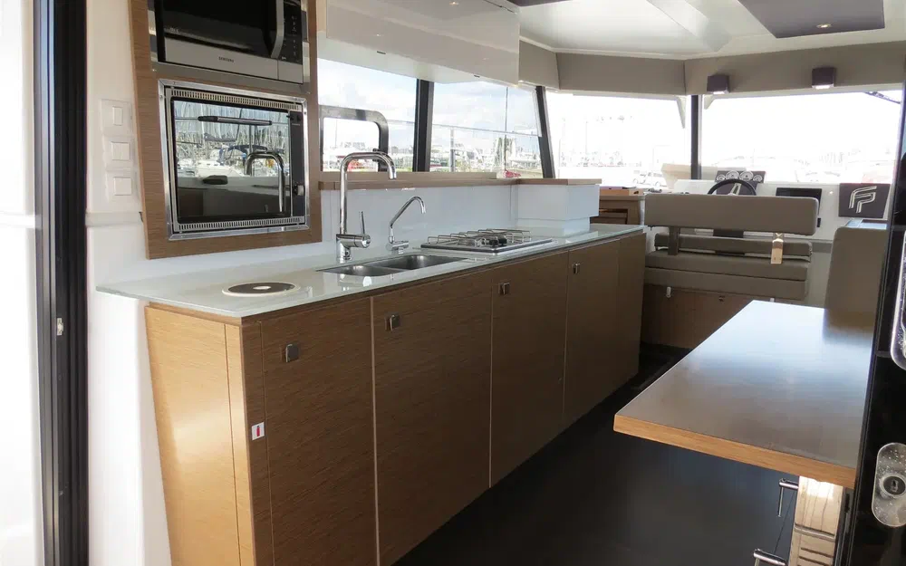 slider 15 Fountaine Pajot My 37 Maestro