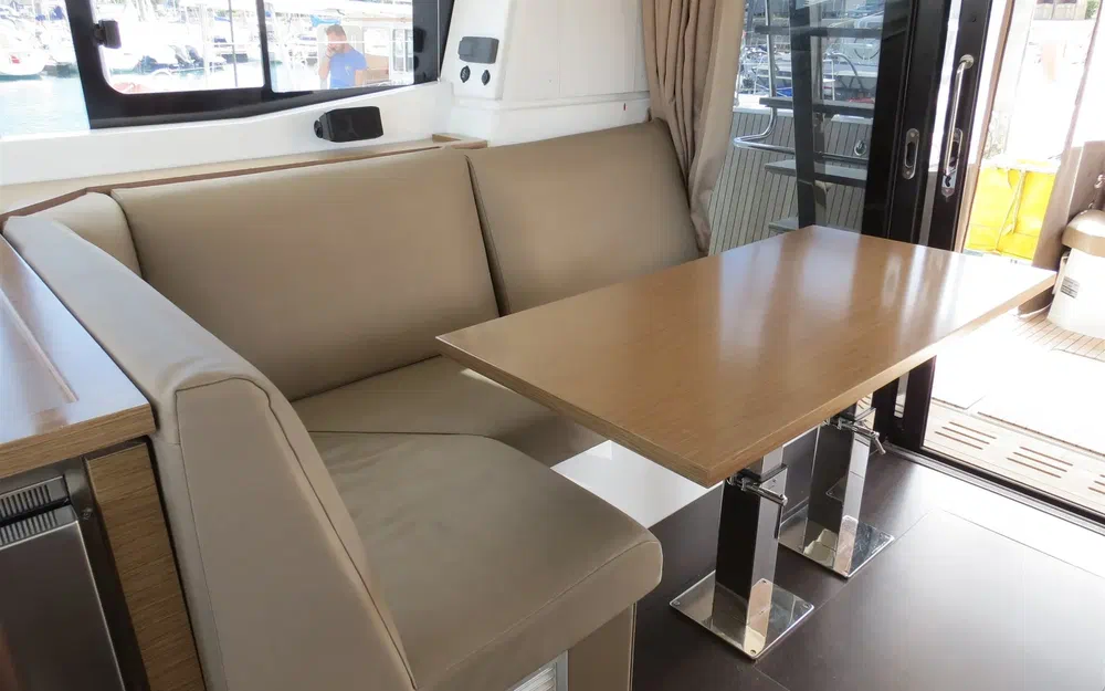 slider 17 Fountaine Pajot My 37 Maestro