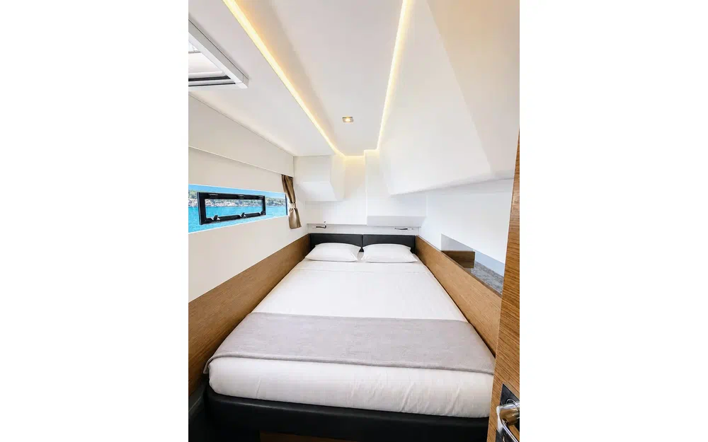 slider 18 Fountaine Pajot My 37 Maestro