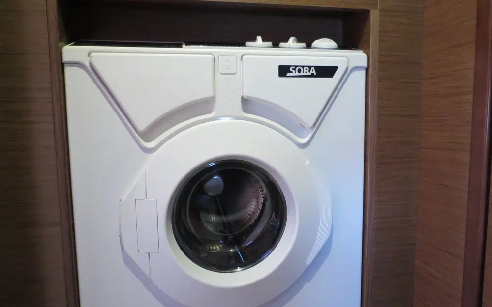 slider 23 Fountaine Pajot My 37
