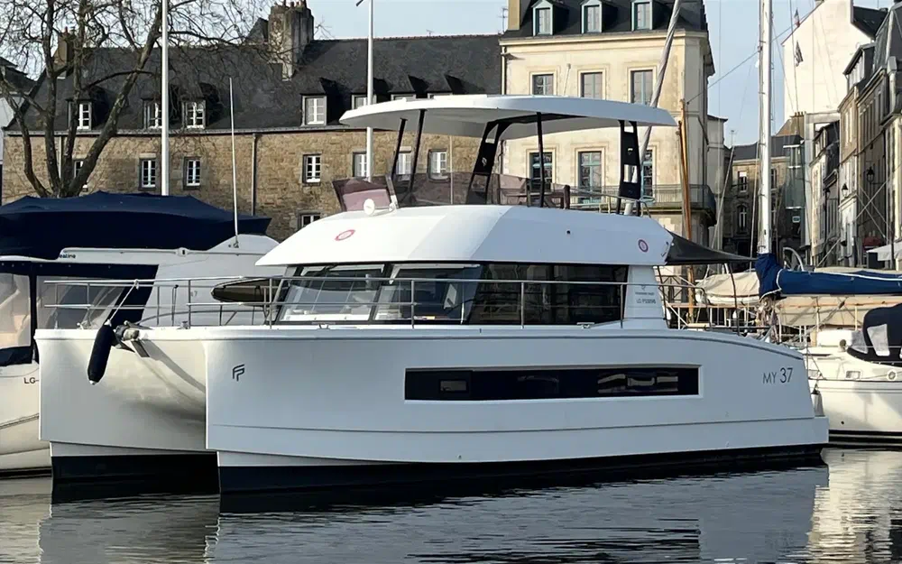 slider 3 Fountaine Pajot My 37 Maestro