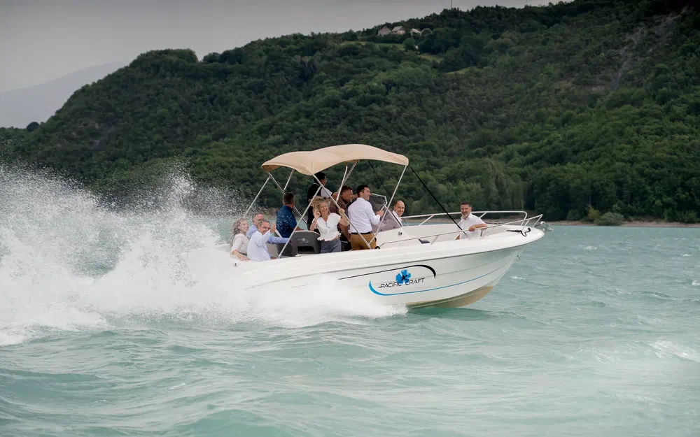 slider 7 Pacific Craft 670 Plaisance 200cv