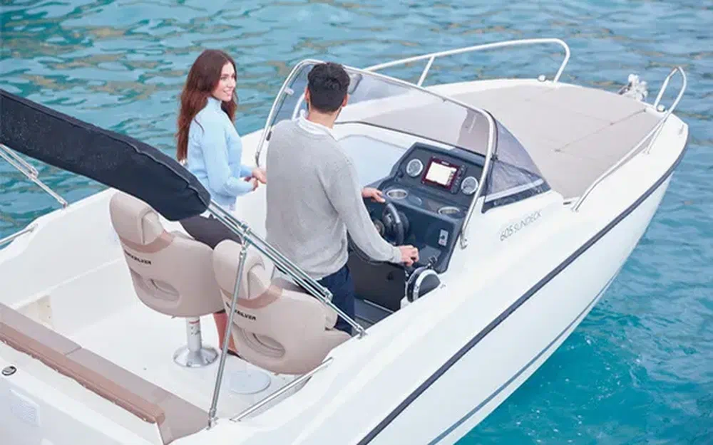 slider 1 Quicksilver 605 Sundeck