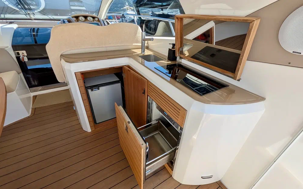 slider 10 Sessa Marine C43 Hard-Top