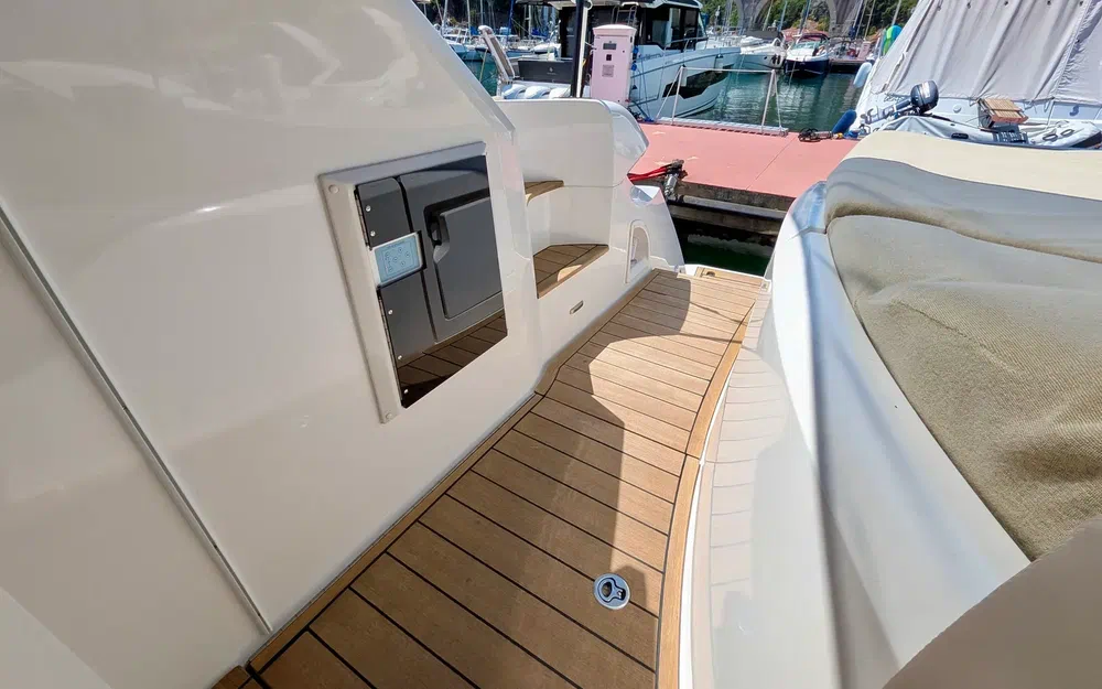 slider 11 Sessa Marine C43 Hard-Top