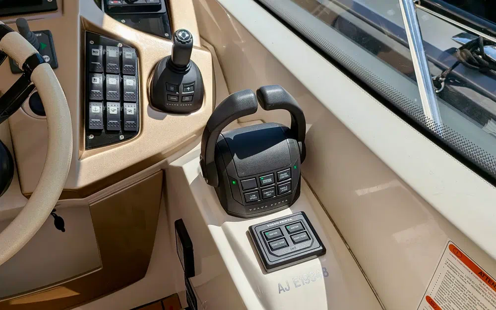 slider 8 Sessa Marine C43 Hard-Top