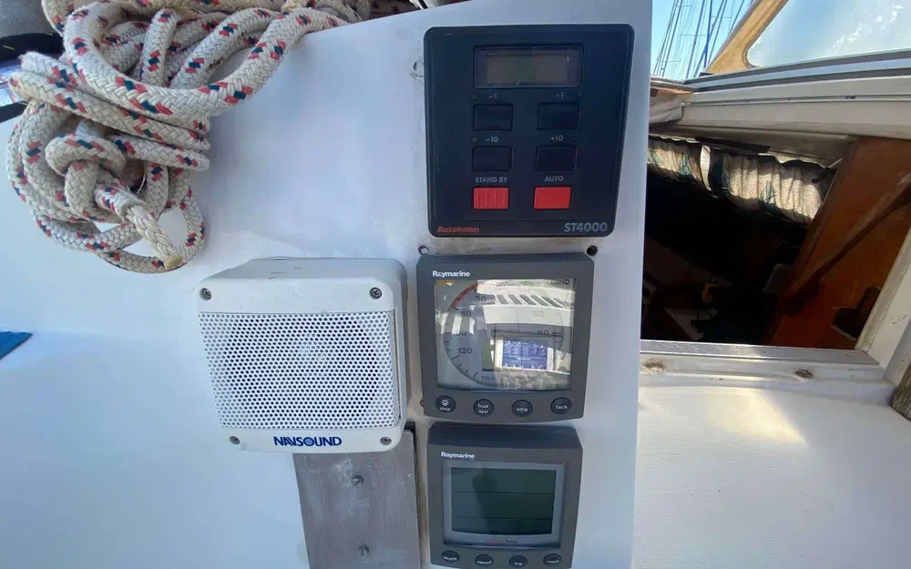 slider 12 Beneteau First 345