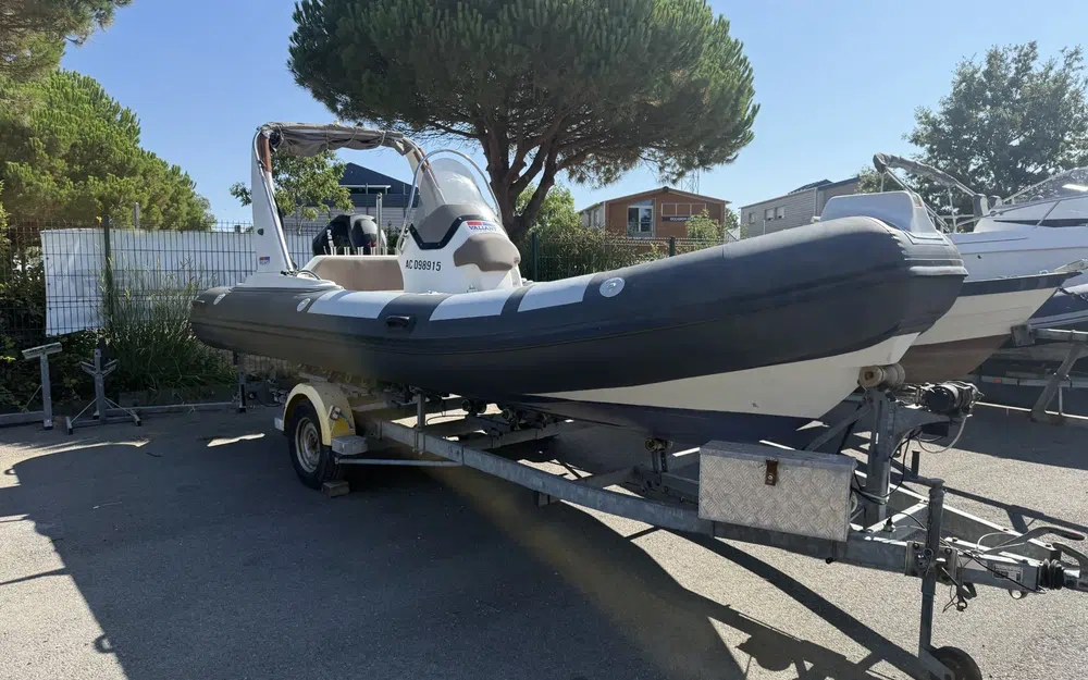 slider 0 Valiant 620 Cruiser