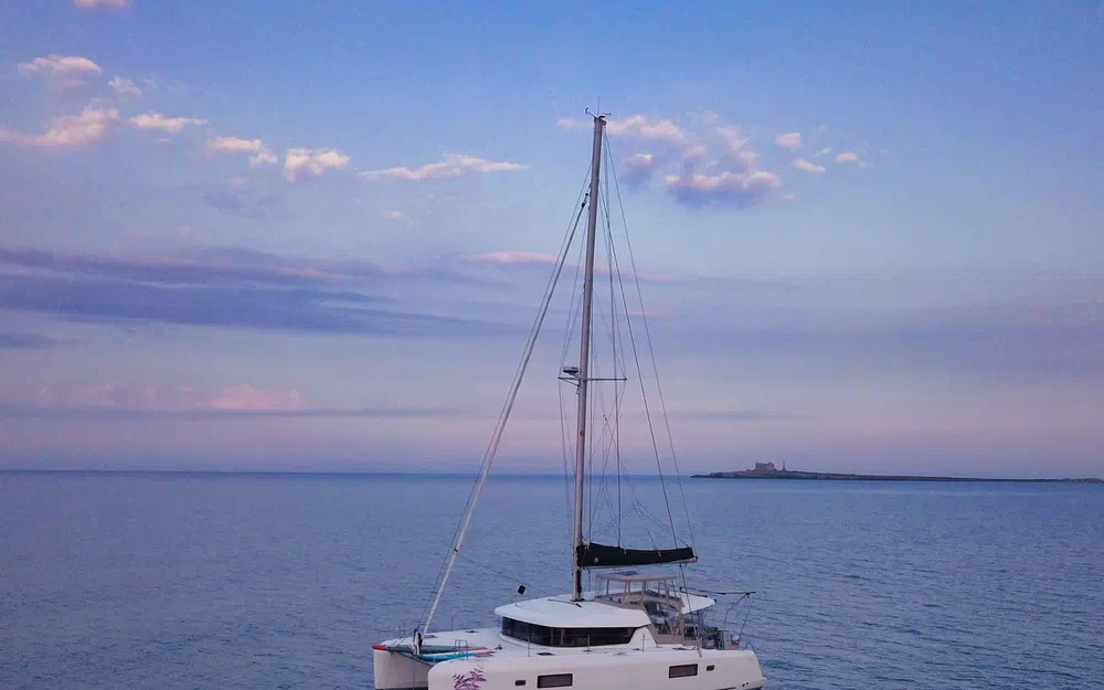 slider 1 Lagoon 42