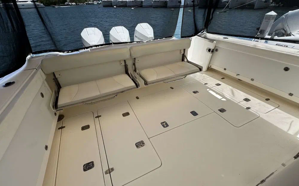 slider 16 Pursuit OS 375 Offshore