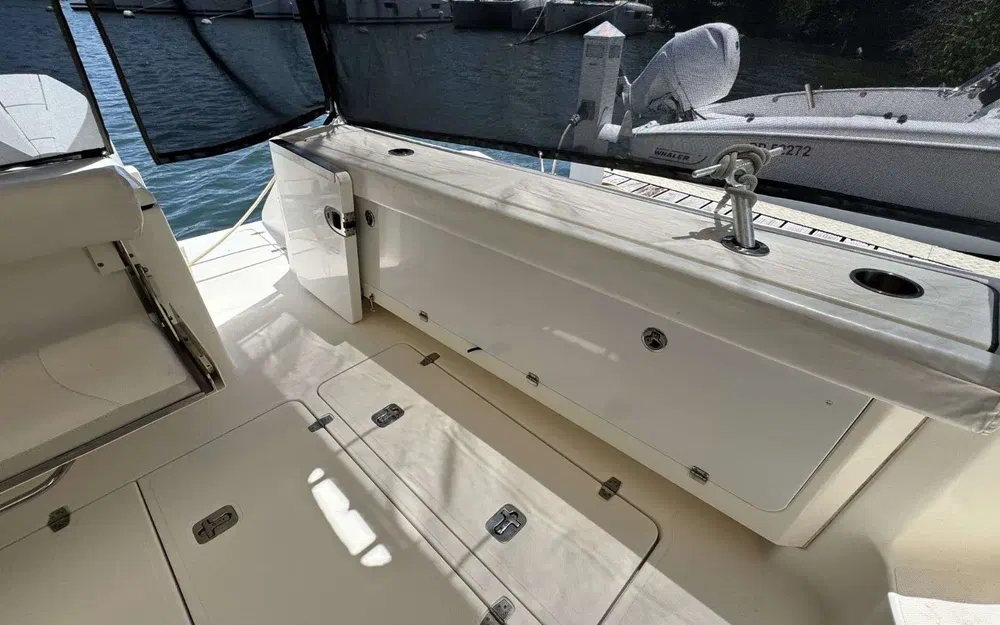 slider 18 Pursuit OS 375 Offshore
