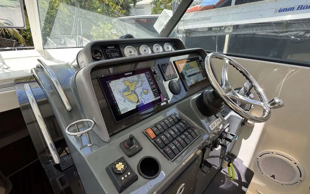 slider 23 Pursuit OS 375 Offshore