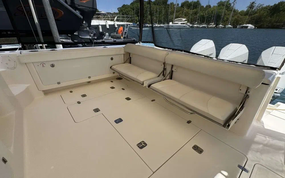 slider 19 Pursuit OS 375 Offshore