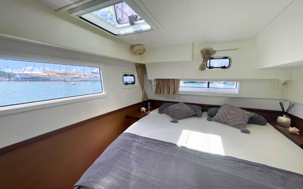 slider 32 Lagoon 42