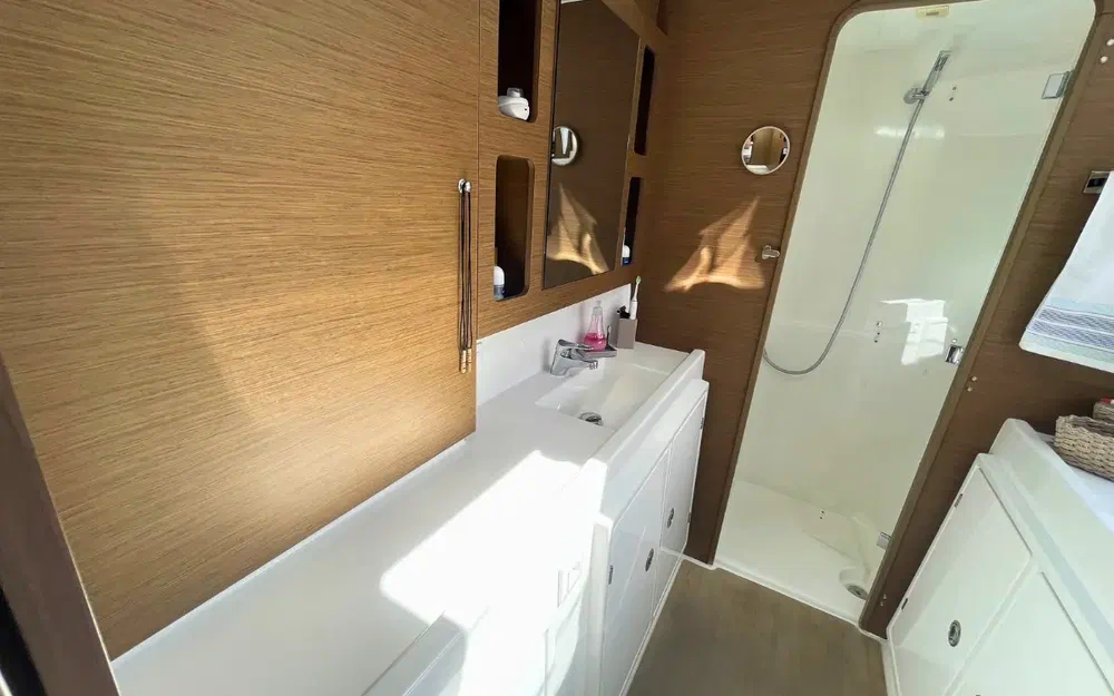 slider 37 Lagoon 42