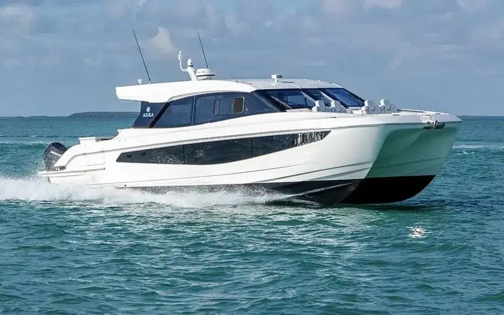 slider 0 Aquila 42 Coupe