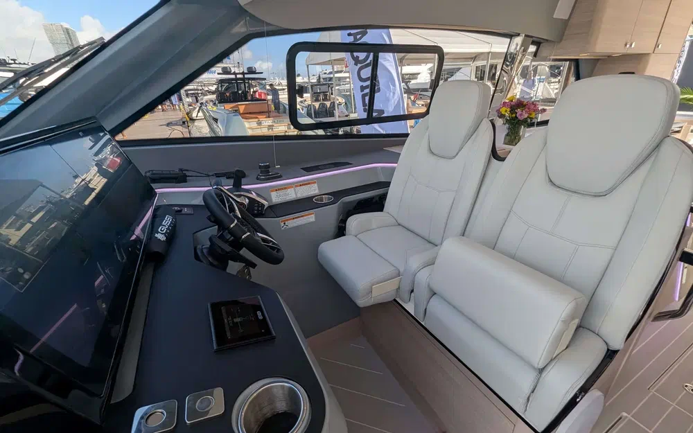slider 12 Aquila 42 Coupe