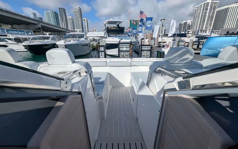 slider 13 Aquila 42 Coupe