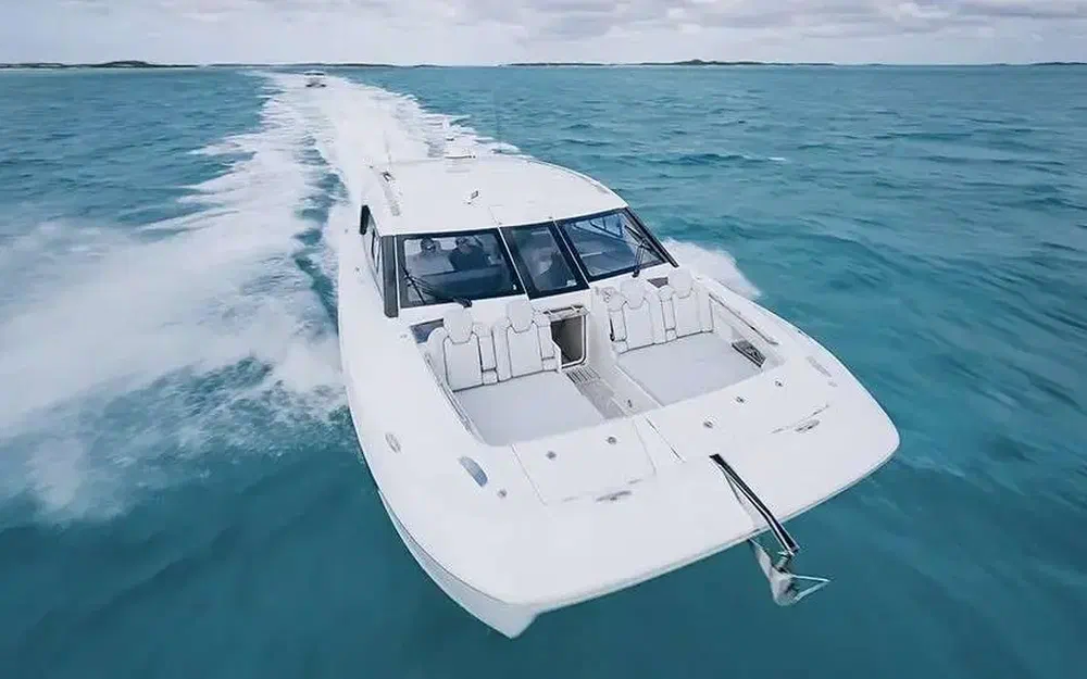 slider 1 Aquila 42 Coupe