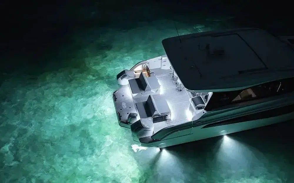 slider 2 Aquila 42 Coupe