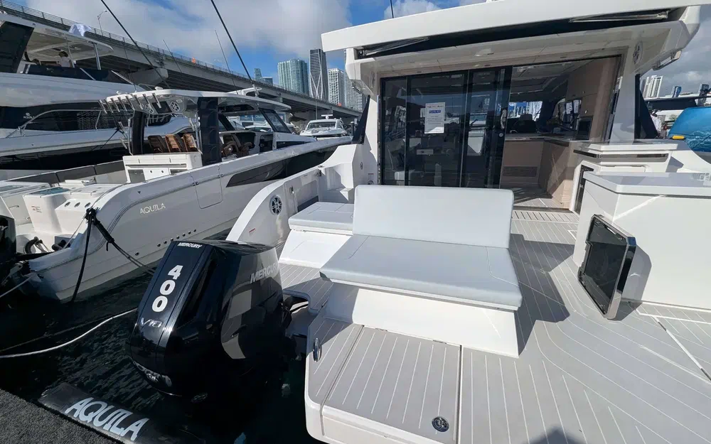 slider 4 Aquila 42 Coupe