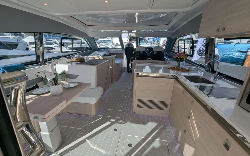 slider 5 Aquila 42 Coupe