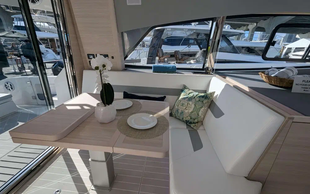 slider 8 Aquila 42 Coupe