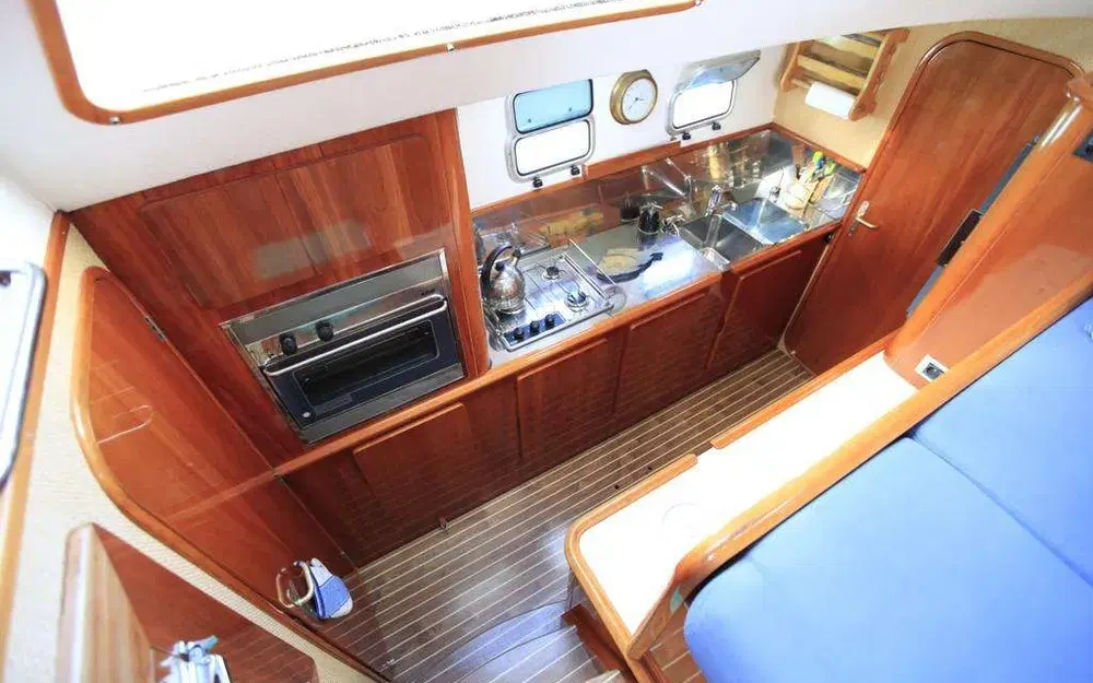 slider 12 Alliaura Marine Privilege 37