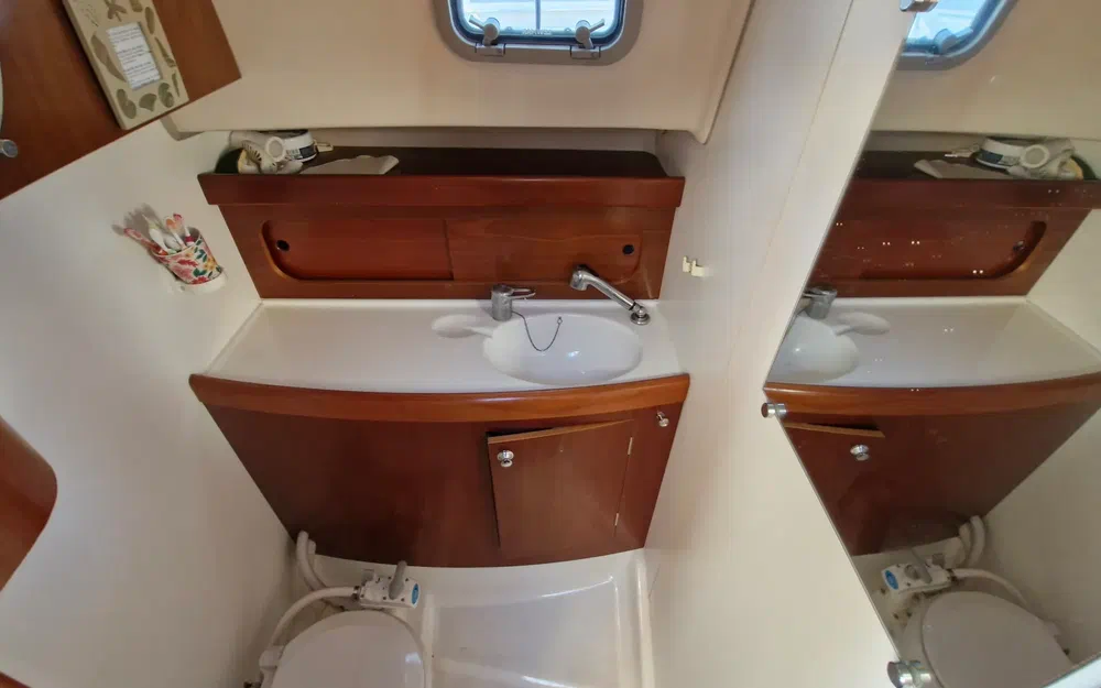 slider 13 Beneteau Antares Serie 9