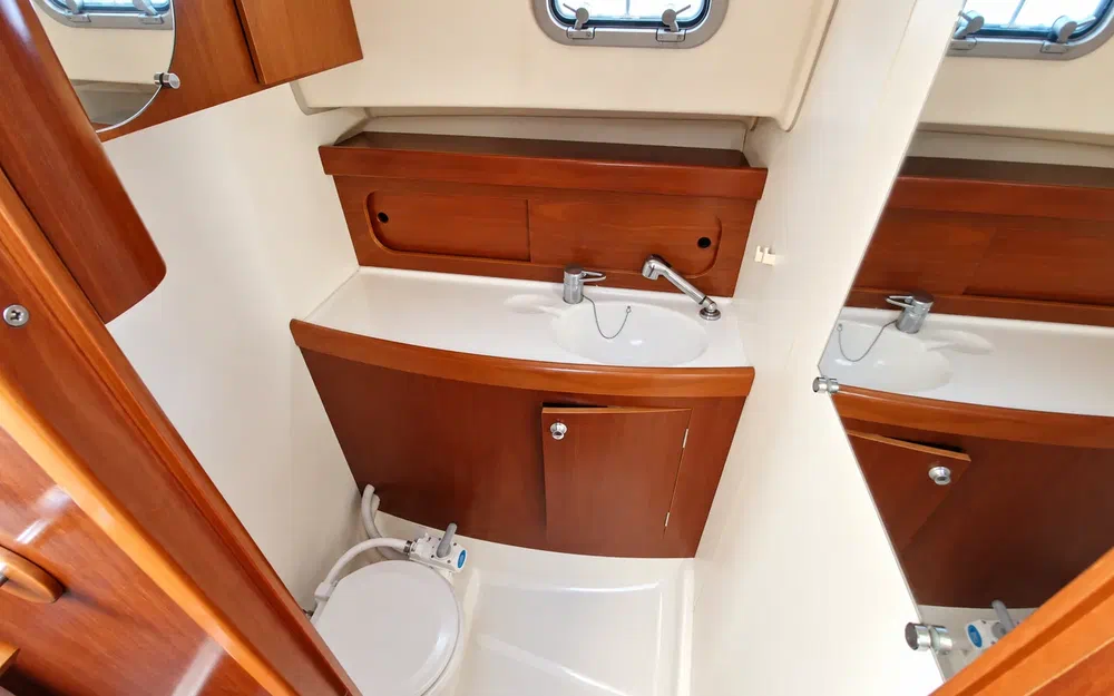slider 8 Beneteau Antares Serie 9
