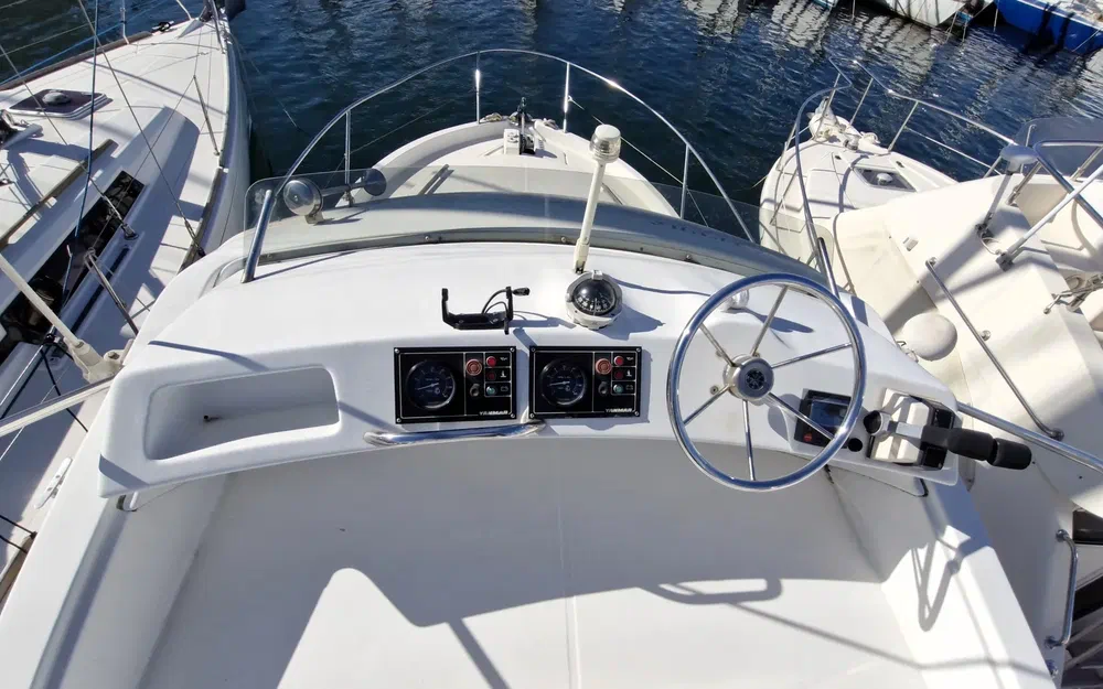 slider 8 Beneteau Antares Serie 9