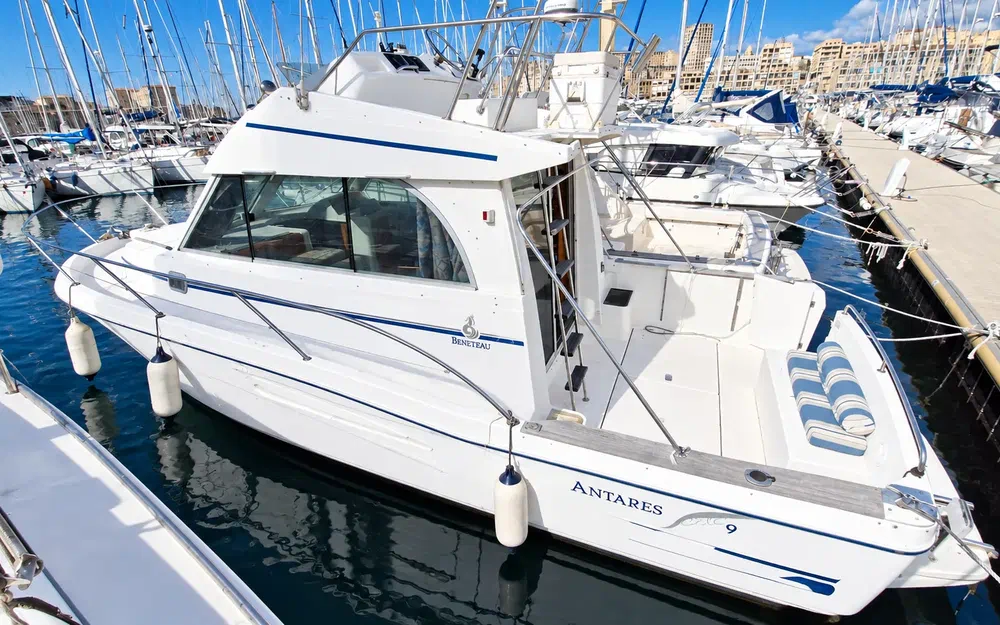 slider 1 Beneteau Antares Serie 9
